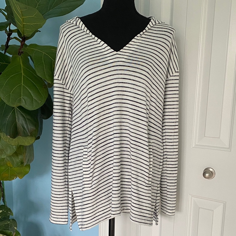 Banana Republic Luxespun Medium White and Black Striped V-Neck Sweater W/ Hoodie